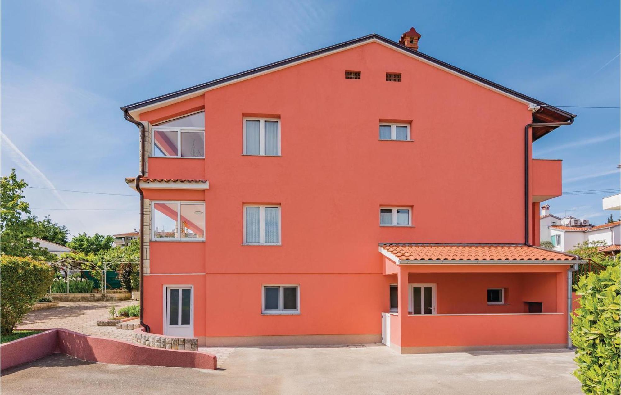 1 Bedroom Lovely Apartment In Ρόβινι Εξωτερικό φωτογραφία