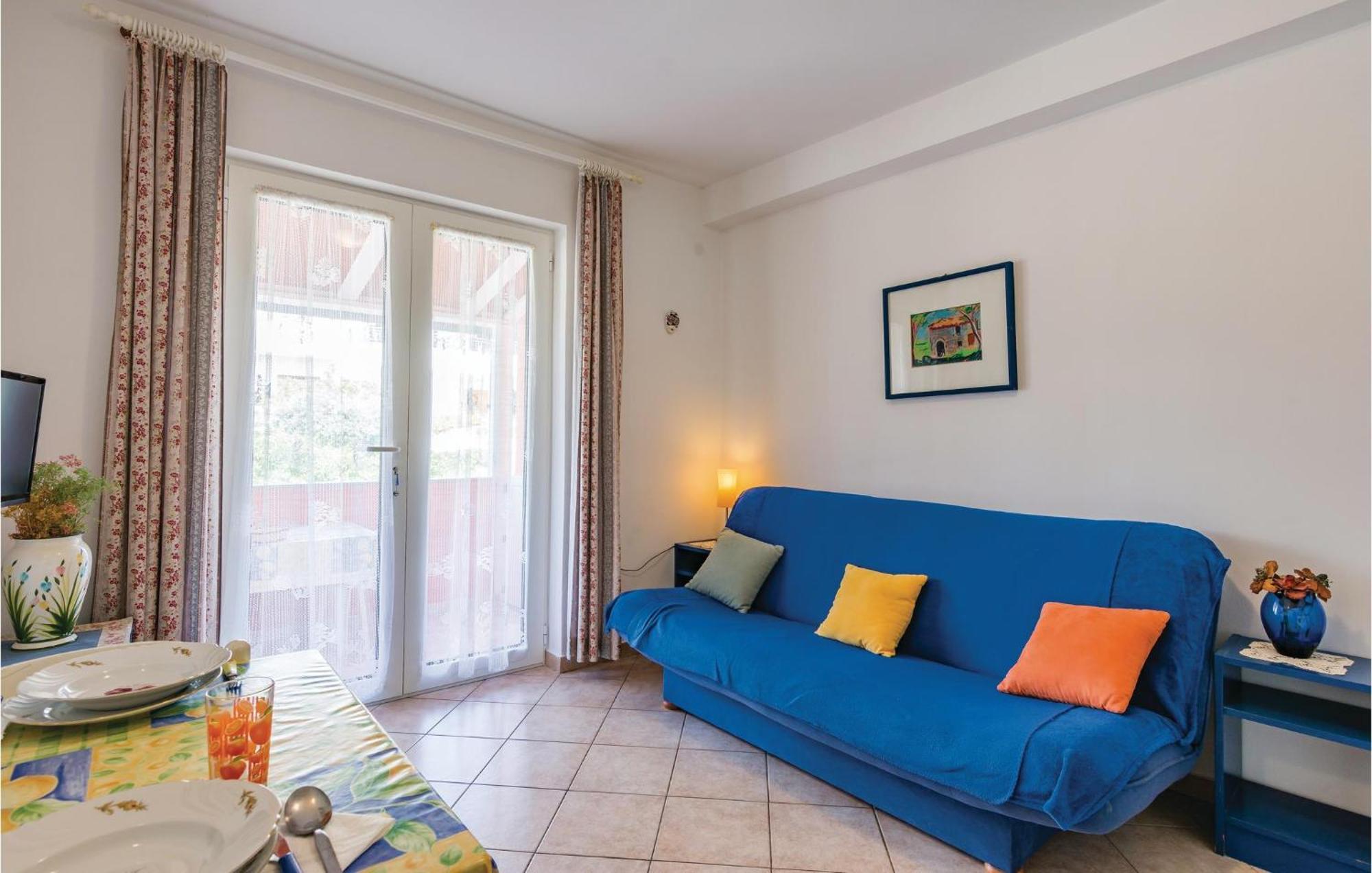 1 Bedroom Lovely Apartment In Ρόβινι Εξωτερικό φωτογραφία